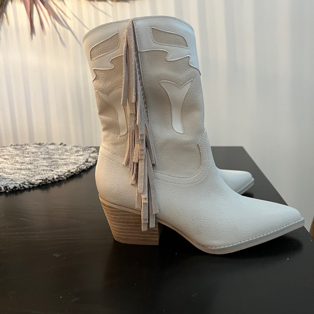 Altrd State 7.5 Women’s Cowboy Western fringe boots light tan/beige/bone